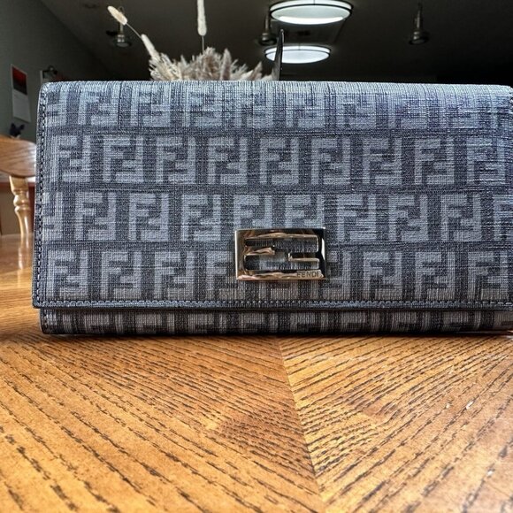 Authentic Fendi Coated Canvas Gray Zucca Wallet - Picture 1 of 8